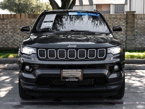 Used 2022 Jeep Compass Limited image 10