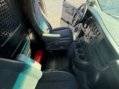 Used 2019 Chevrolet Express 2500 w/ Driver Convenience Package RWD image 18
