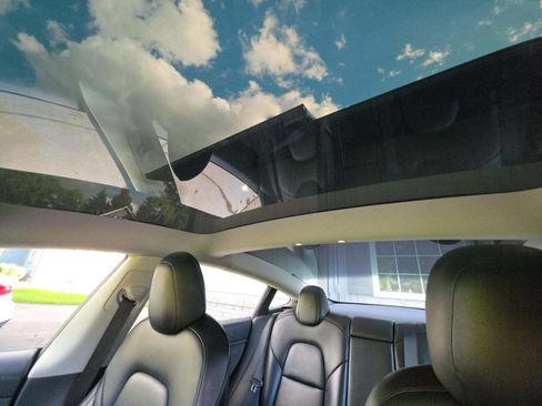 Used 2022 Tesla Model 3 RWD image 8