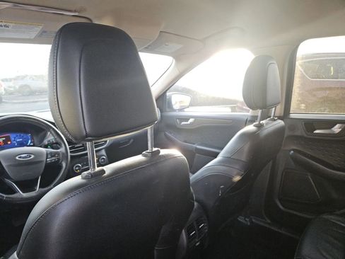 Used 2020 Ford Escape Titanium image 9