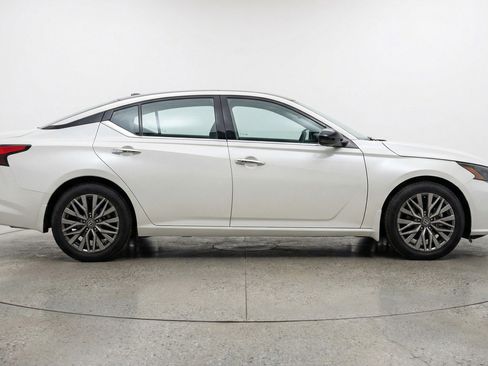 Used 2025 Nissan Altima 2.5 SV image 11