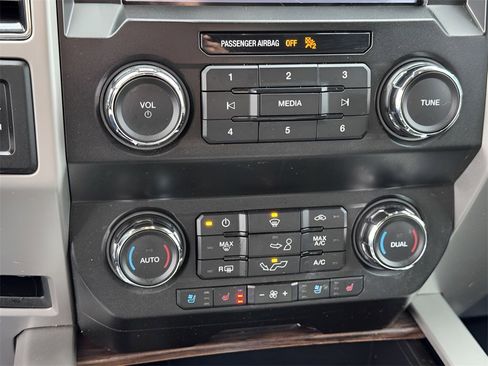 Used 2020 Ford F150 Lariat image 18