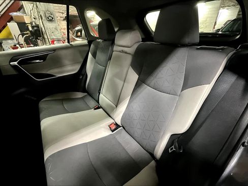 Used 2020 Toyota RAV4 XLE w/ Convenience Package image 19