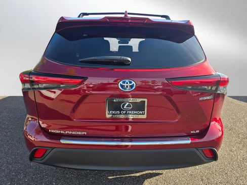 Used 2020 Toyota Highlander XLE image 4