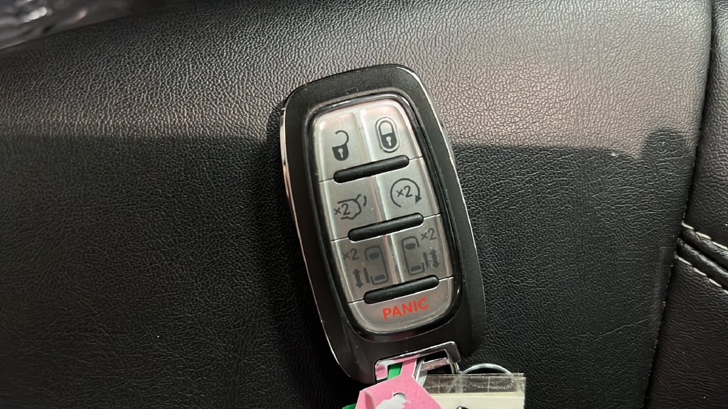 Used 2024 Chrysler Pacifica Touring-L FWD image 39