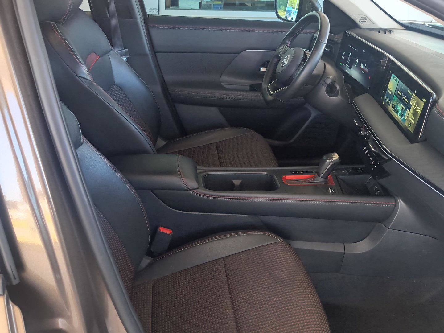 Used 2025 Nissan Kicks SR FWD image 34