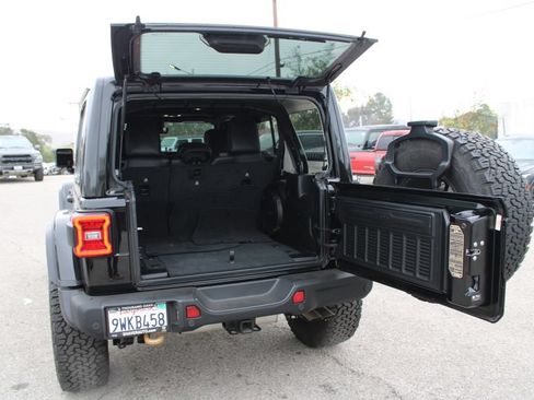 Used 2022 Jeep Wrangler Unlimited Rubicon w/ Xtreme Recon 35" Tire Package AWD/4WD image 11