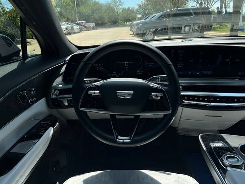 Used 2024 Cadillac Lyriq Luxury AWD/4WD image 14