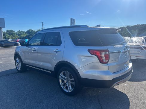 Used 2016 Ford Explorer Limited w/ Equipment Group 301A FWD image 4