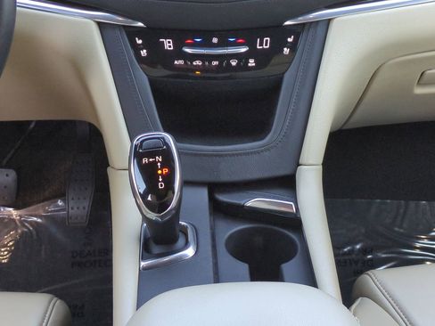 Used 2017 Cadillac XT5 Premium Luxury image 19