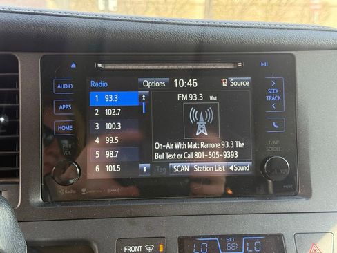 Used 2017 Toyota Sienna XLE image 18