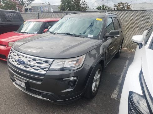 Used 2019 Ford Explorer XLT w/ Equipment Group 202A FWD image 4