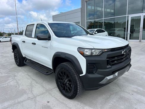 Used 2025 Chevrolet Colorado Trail Boss AWD/4WD image 3