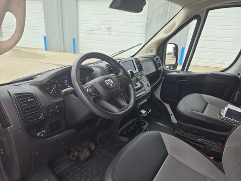 Used 2024 RAM ProMaster 2500 w/ Convenience Group FWD image 9
