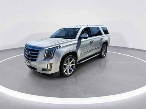 Used 2016 Cadillac Escalade Luxury image 4