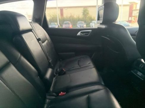 Used 2014 Nissan Pathfinder Platinum w/ Platinum Premium Package FWD image 11