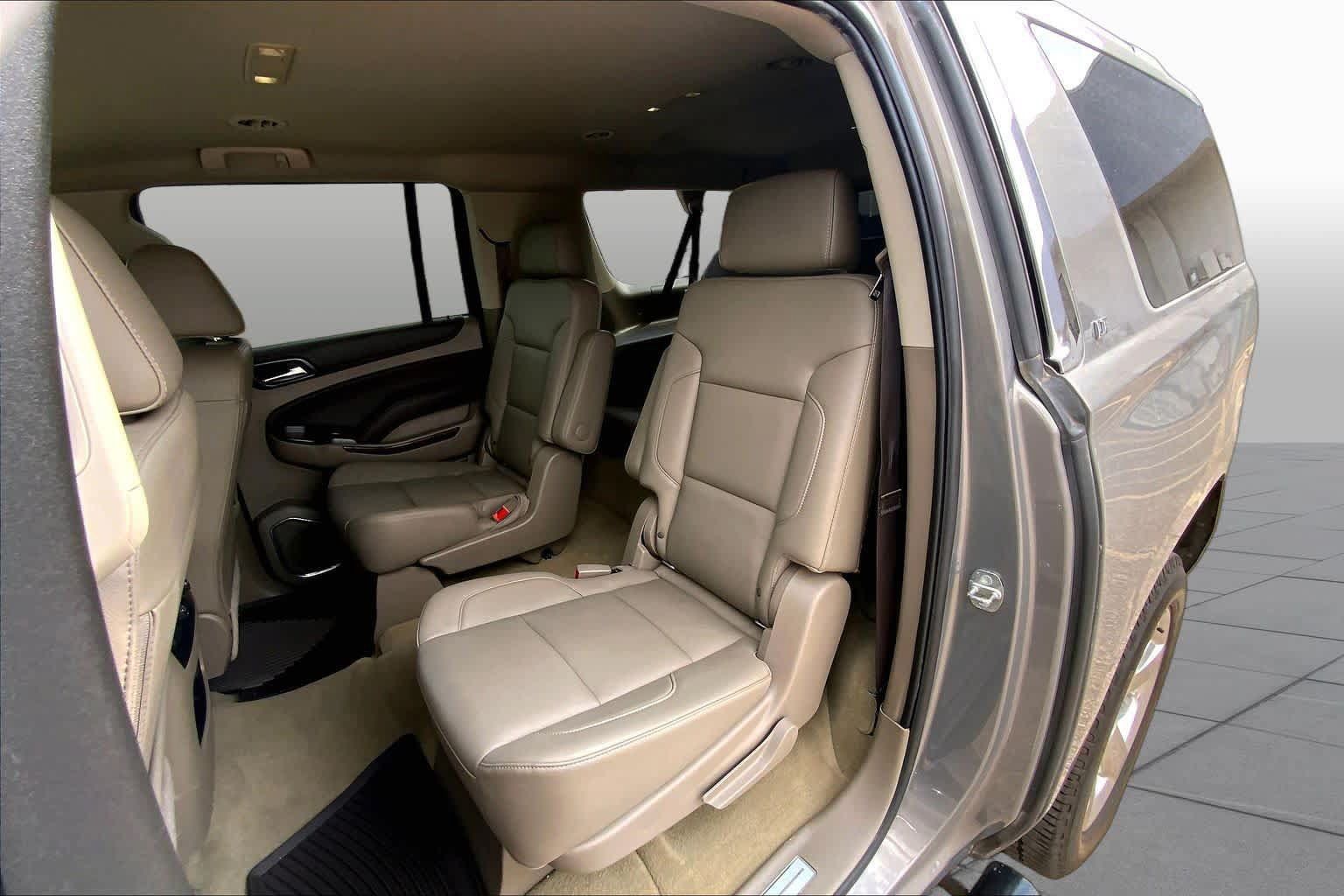 Used 2017 Chevrolet Suburban LT w/ Luxury Package AWD/4WD image 21