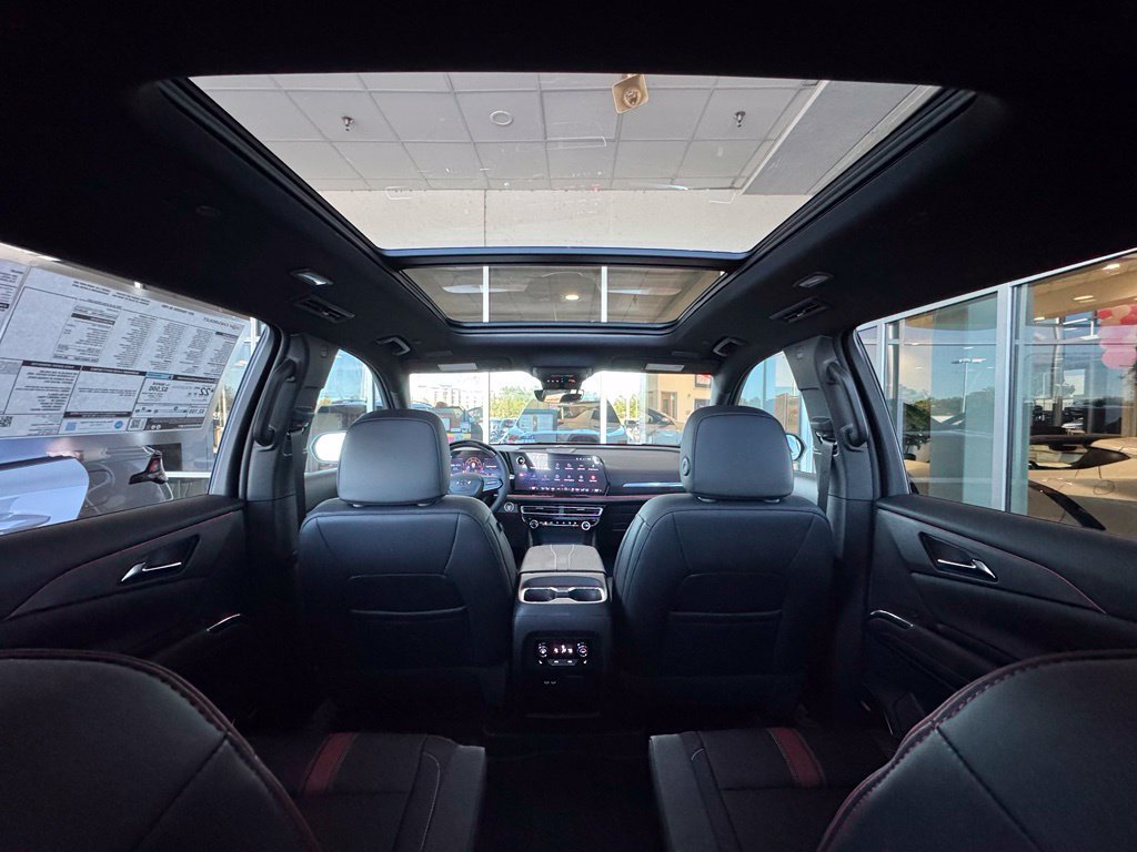 New 2027 Chevrolet Traverse RS w/ LPO, Floor Liner Package FWD image 4