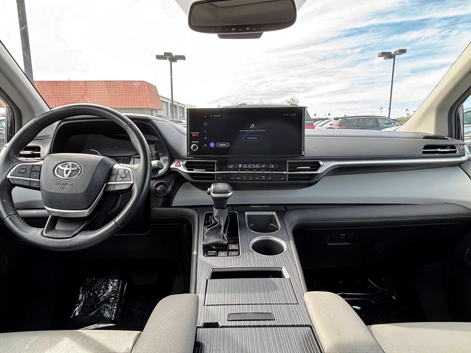 Used 2025 Toyota Sienna XLE FWD image 35