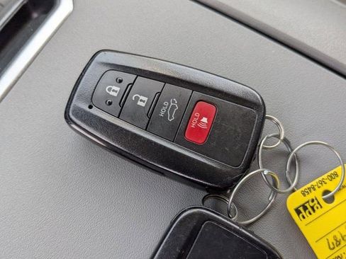 Used 2023 Toyota Highlander Platinum FWD image 31