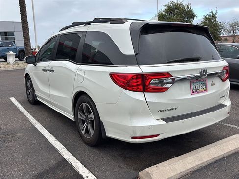 Used 2018 Honda Odyssey Touring image 2