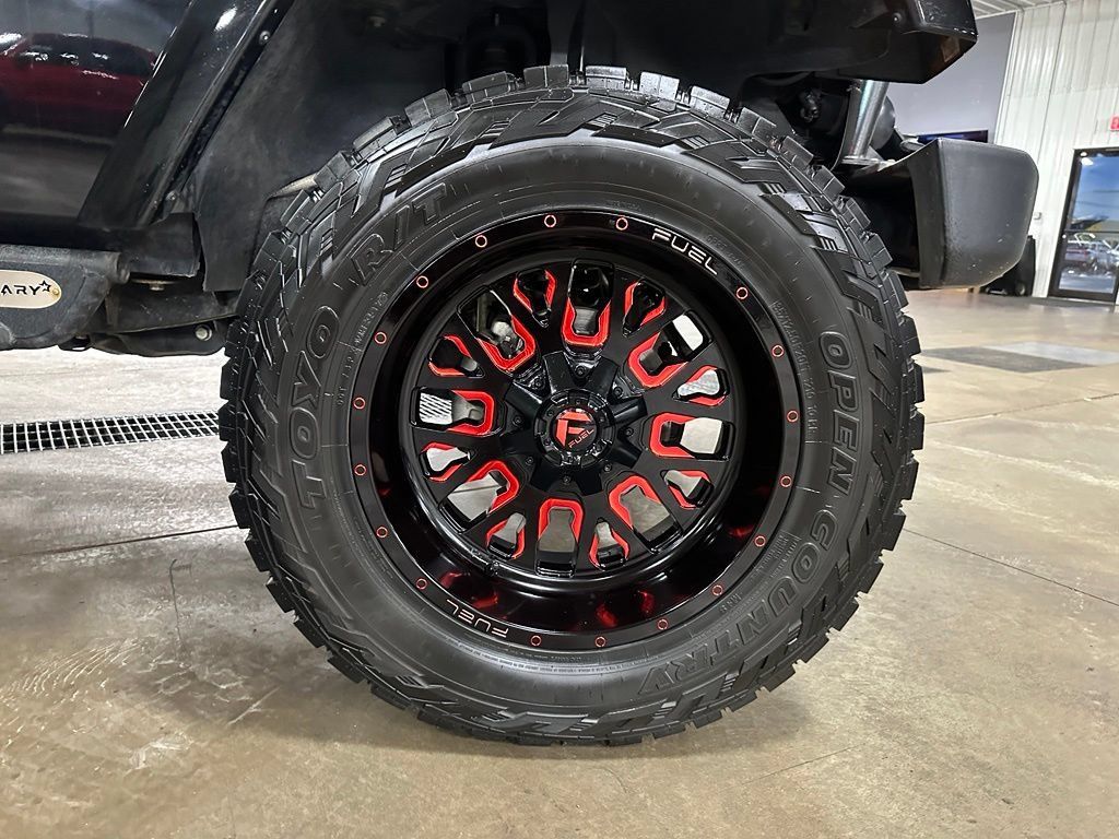 Used 2015 Jeep Wrangler Unlimited Sahara w/ Connectivity Group AWD/4WD image 38