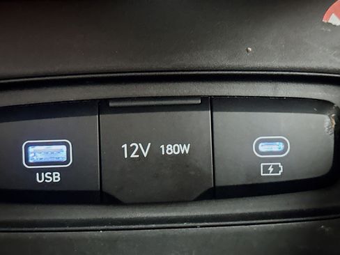 Used 2025 Hyundai Venue SEL FWD image 25