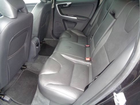Used 2016 Volvo XC60 T6 w/ Proximity Package AWD/4WD image 28