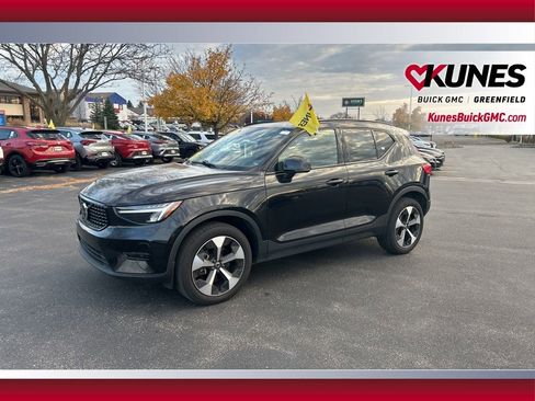 Used 2024 Volvo XC40 B5 Core image 8