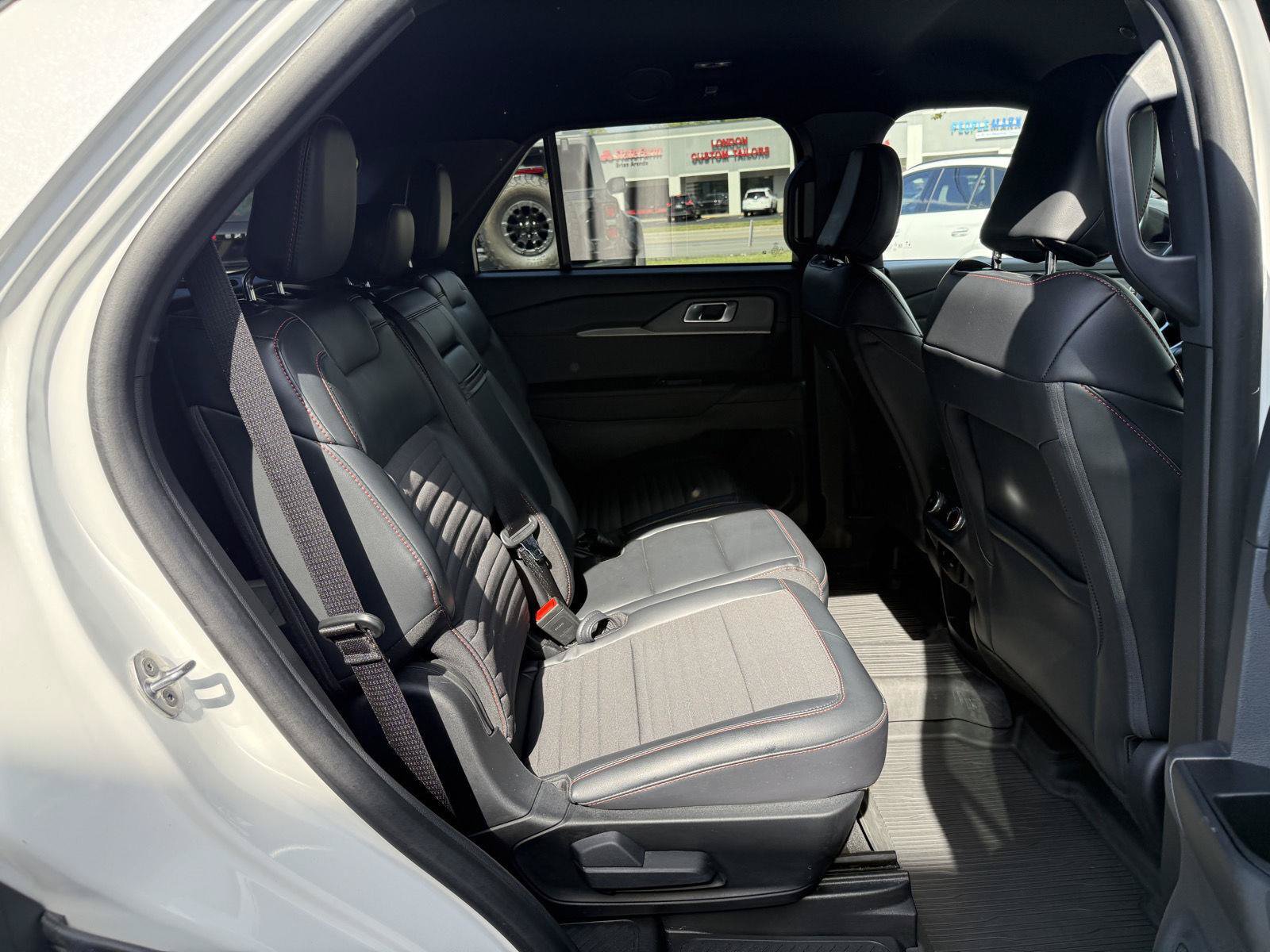 Used 2025 Ford Explorer ST-Line w/ ST-Line Street Pack AWD/4WD image 22
