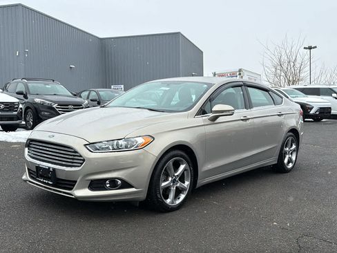 Used 2015 Ford Fusion SE w/ Equipment Group 201A image 3