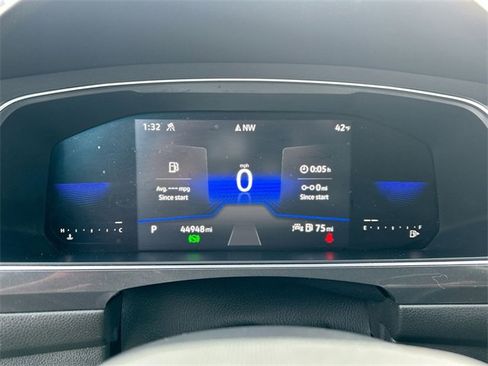 Used 2022 Volkswagen Tiguan SE image 11