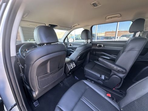 Used 2023 Kia Sorento EX image 32