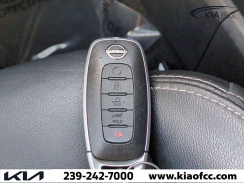 Used 2023 Nissan Rogue SL image 30