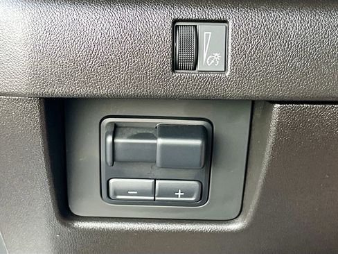 Used 2024 Chevrolet Colorado ZR2 w/ Technology Package AWD/4WD image 10