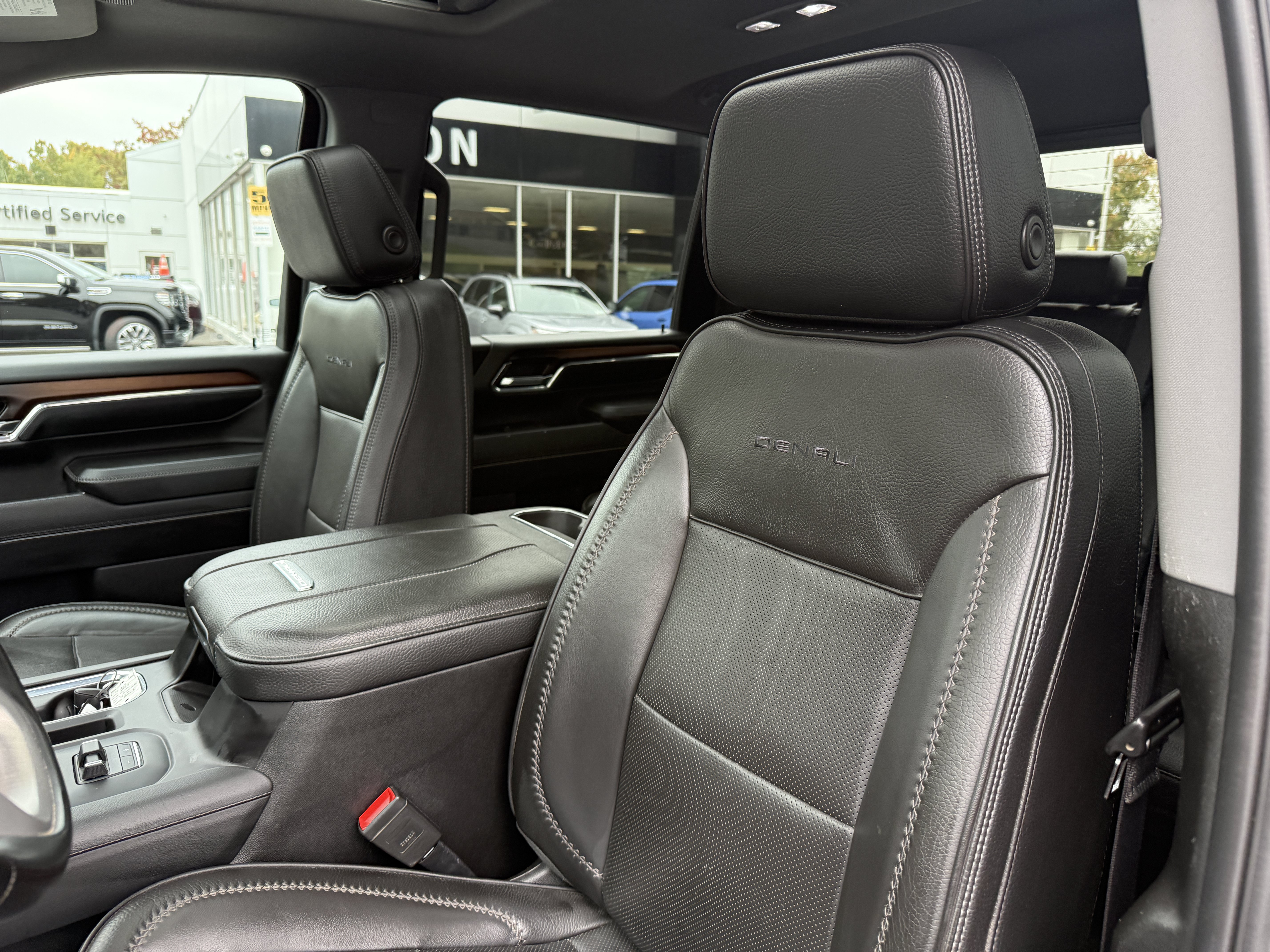 Used 2024 GMC Sierra 2500 Denali w/ Denali Reserve Package AWD/4WD image 14