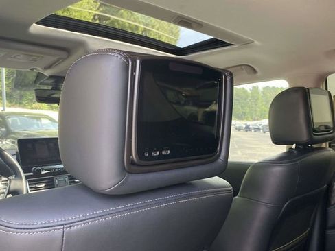 Used 2022 Nissan Armada Platinum w/ Captain's Chairs Package image 17