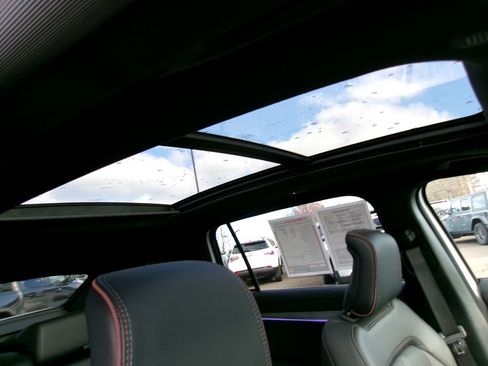 Used 2024 Jeep Wagoneer Launch Edition image 17