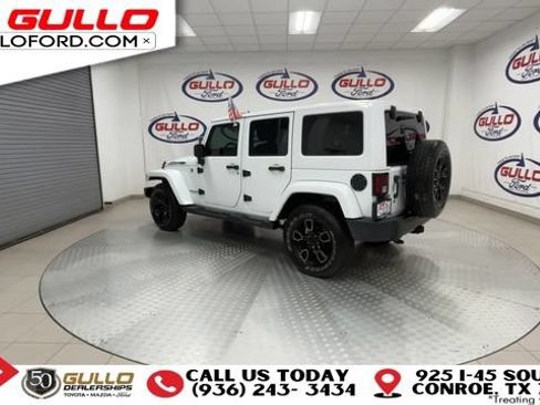 Used 2017 Jeep Wrangler Unlimited Sahara AWD/4WD image 6