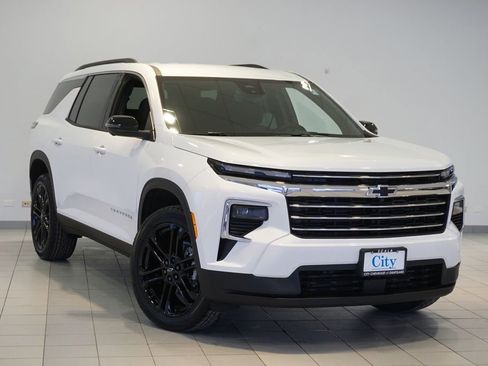 New 2026 Chevrolet Traverse LT w/ Driver Confidence Package AWD/4WD image 2