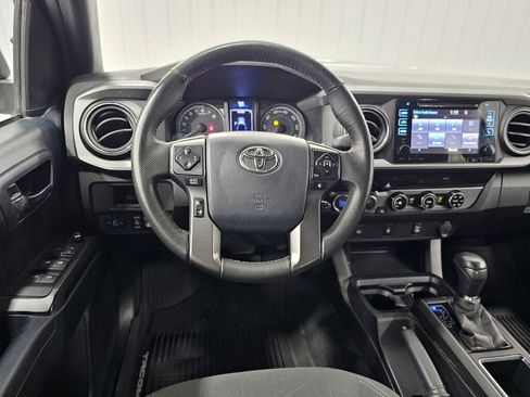 Used 2017 Toyota Tacoma TRD Sport w/ Tow Package (A/T) AWD/4WD image 14