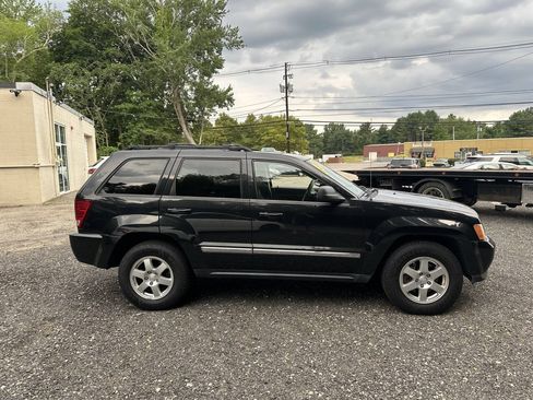 Used 2010 Jeep Grand Cherokee Laredo w/ Popular Equipment Group AWD/4WD image 25