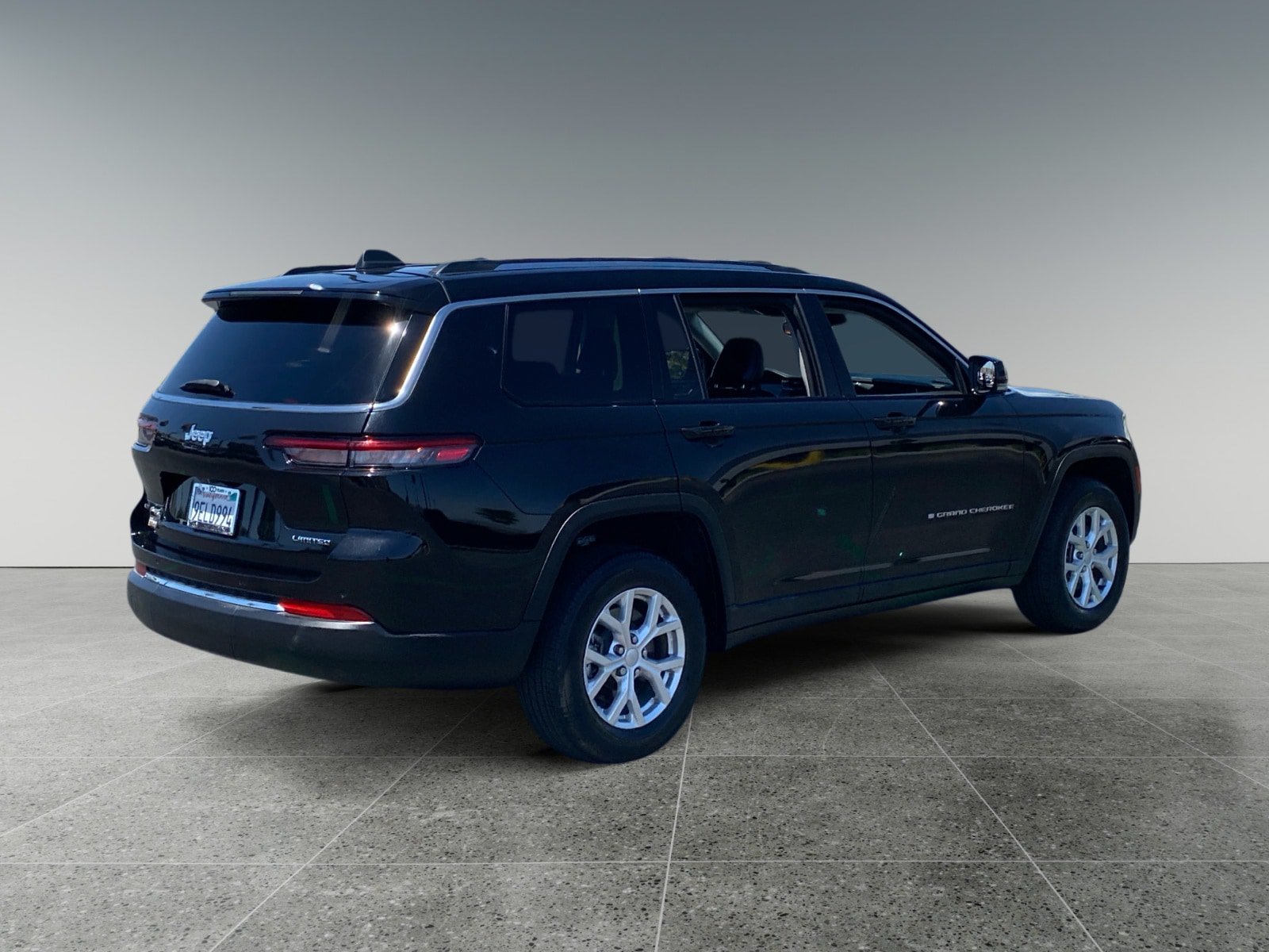 Used 2023 Jeep Grand Cherokee L Limited AWD/4WD image 5