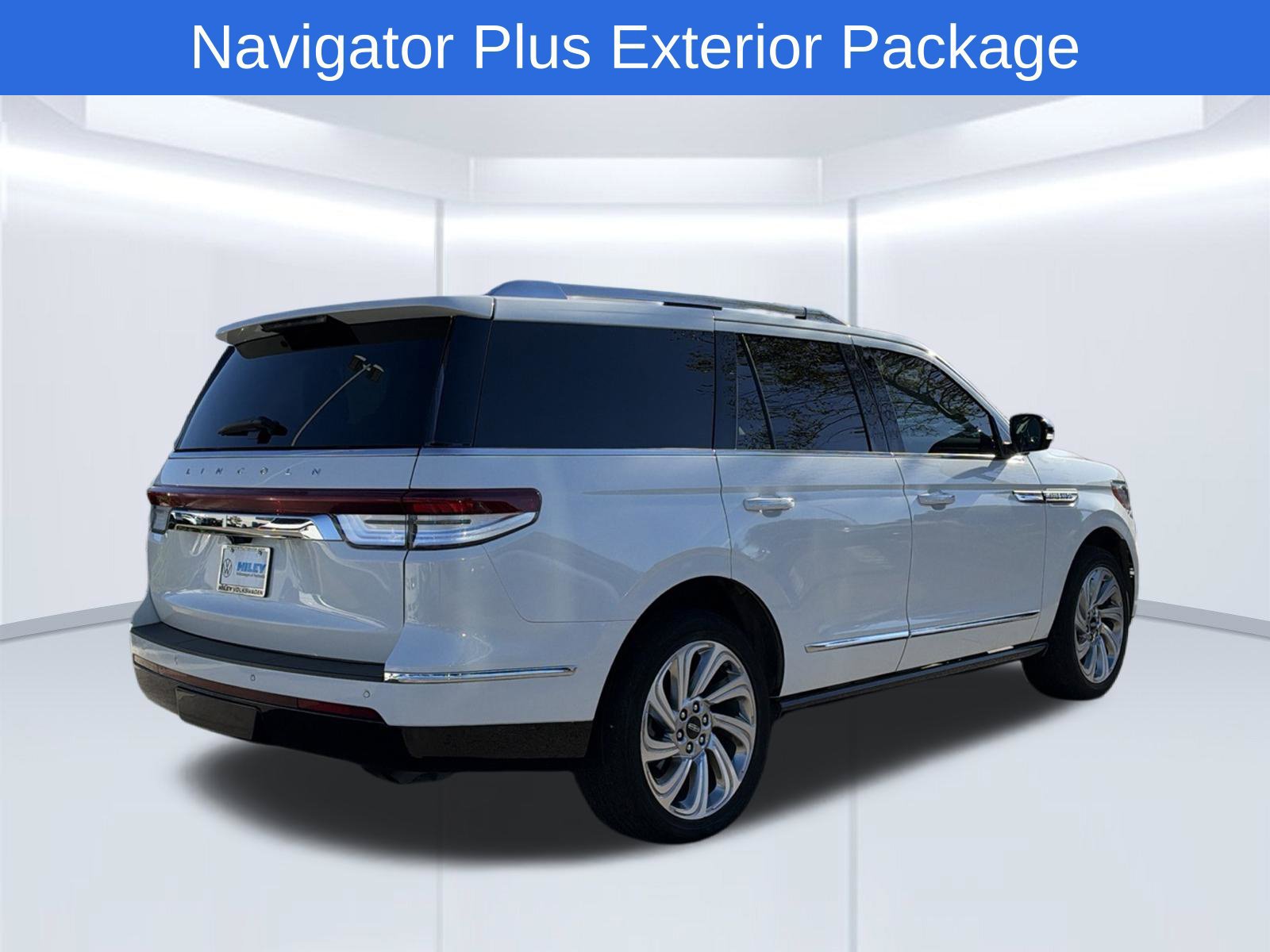 Used 2024 Lincoln Navigator Premiere AWD/4WD image 5