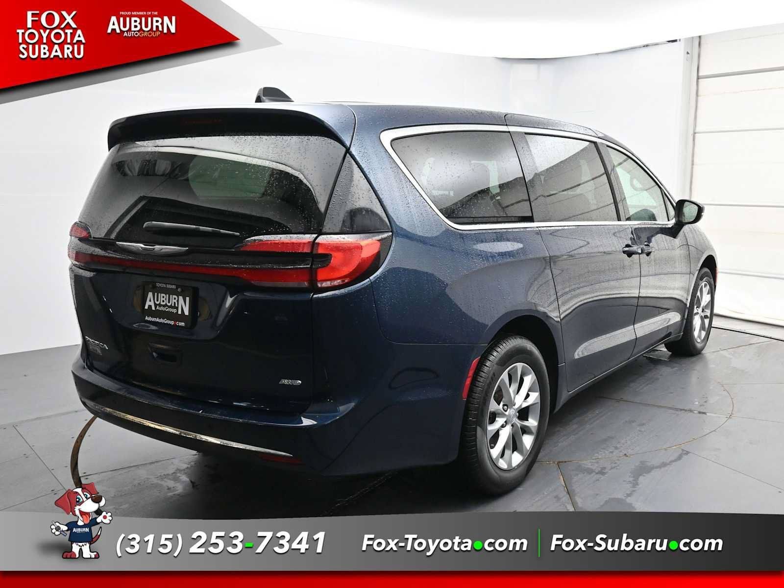 Used 2023 Chrysler Pacifica Touring-L AWD/4WD image 15