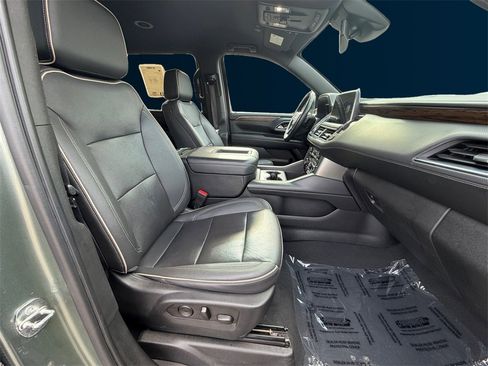 Used 2023 Chevrolet Suburban Premier image 17