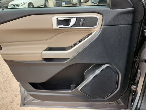 Used 2022 Ford Explorer XLT w/ Equipment Group 202A image 14