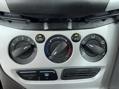 Used 2013 Ford Focus SE FWD image 22