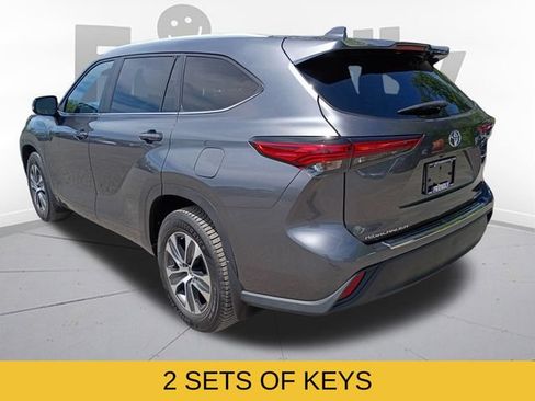 Used 2023 Toyota Highlander XLE AWD/4WD image 7