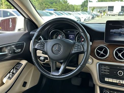 Used 2019 Mercedes-Benz GLA 250 w/ Premium Package image 15